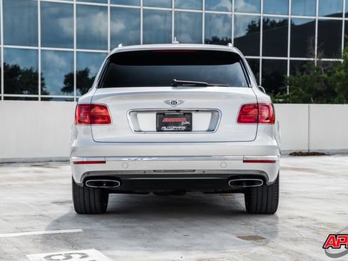 Used 2017 Bentley Bentayga AWD/4WD image 16