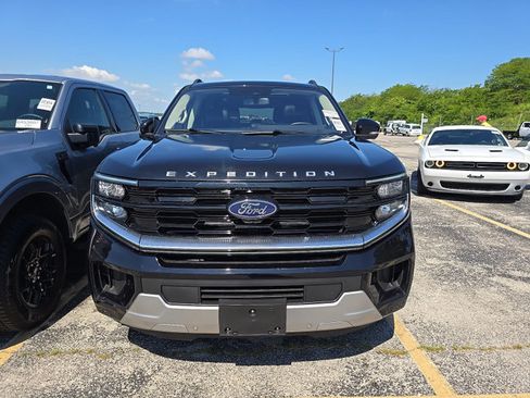 Used 2025 Ford Expedition Max Platinum AWD/4WD image 6