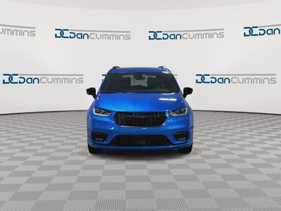 New 2026 Chrysler Pacifica Select