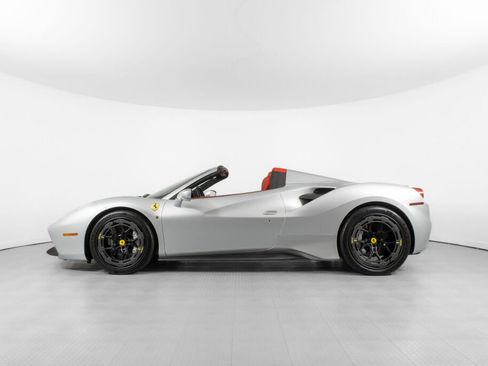 Used 2018 Ferrari 488 Spider image 2