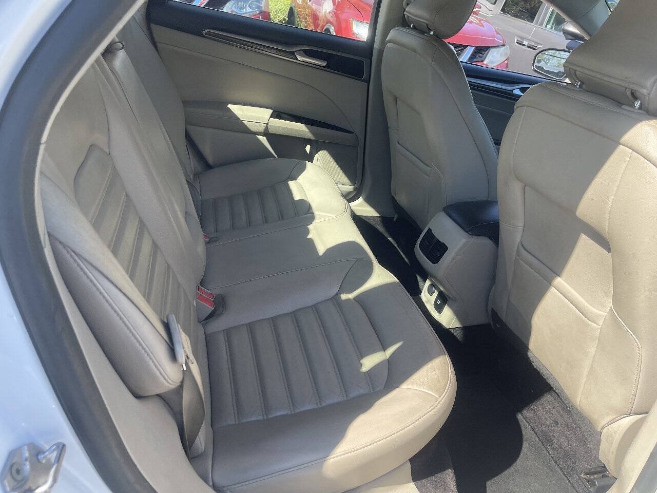 Used 2017 Ford Fusion SE w/ Fusion SE Technology Package AWD/4WD image 20