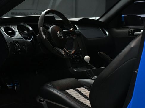 Used 2011 Ford Mustang Shelby GT500 w/ SVT Performance Pkg image 19