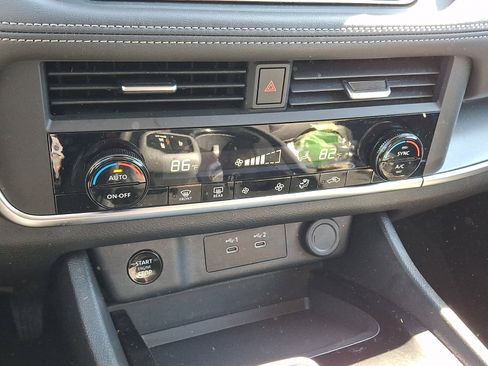 Used 2024 Nissan Rogue SV image 15