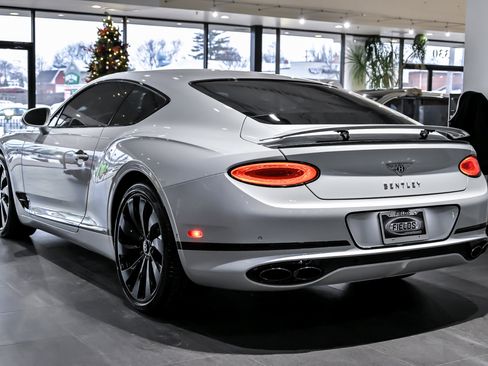 Used 2024 Bentley Continental GT image 9