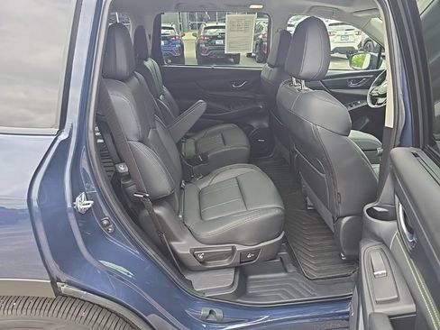 Certified 2025 Subaru Ascent Bronze Edition AWD/4WD image 7