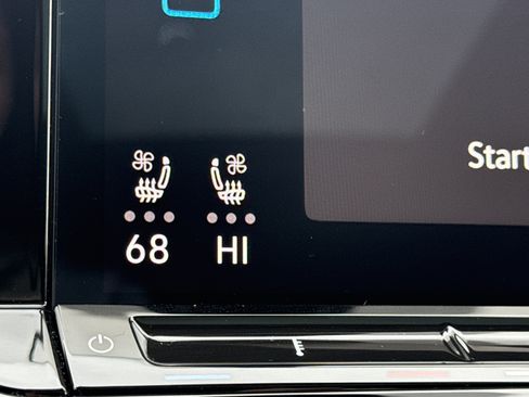 Used 2024 Volkswagen Atlas SE w/ Panoramic Sunroof Package image 14