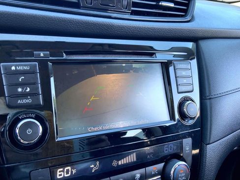 Used 2018 Nissan Rogue SV image 27