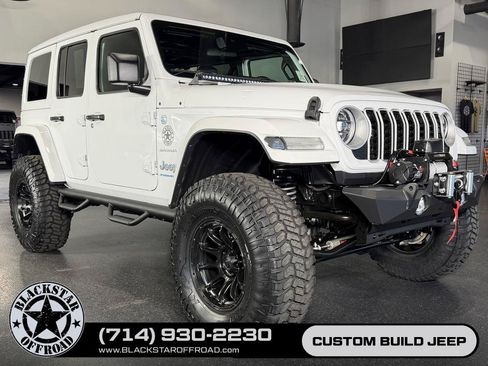 Used 2024 Jeep Wrangler Unlimited Sahara AWD/4WD image 8