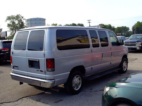 Used 2013 Ford E-150 and Econoline 150 Wagon RWD image 4