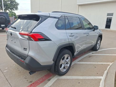 Used 2025 Toyota RAV4 XLE image 6