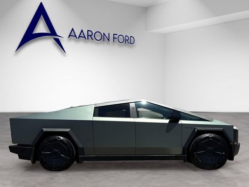 Used 2024 Tesla Cybertruck AWD Crew Cab image 7