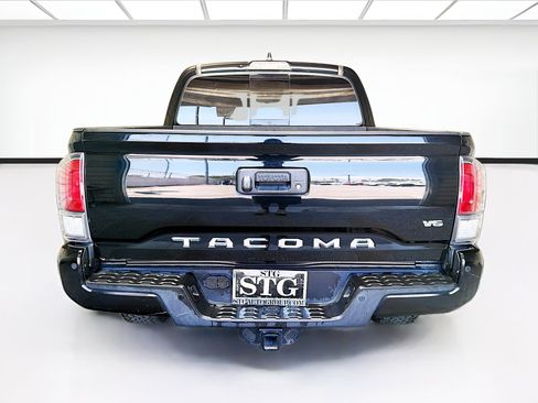 Used 2020 Toyota Tacoma TRD Off-Road w/ Technology Package AWD/4WD image 5