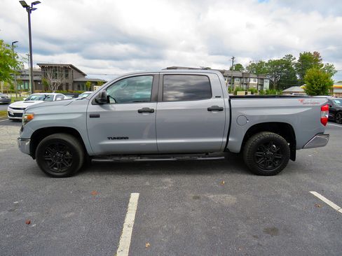 Used 2020 Toyota Tundra SR5 w/ SR5 Leather Package image 10