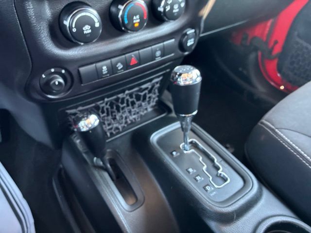 Used 2018 Jeep Wrangler Unlimited Rubicon AWD/4WD image 35