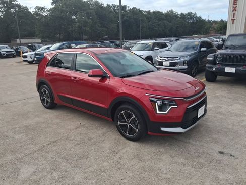 Used 2025 Kia Niro LX FWD image 6