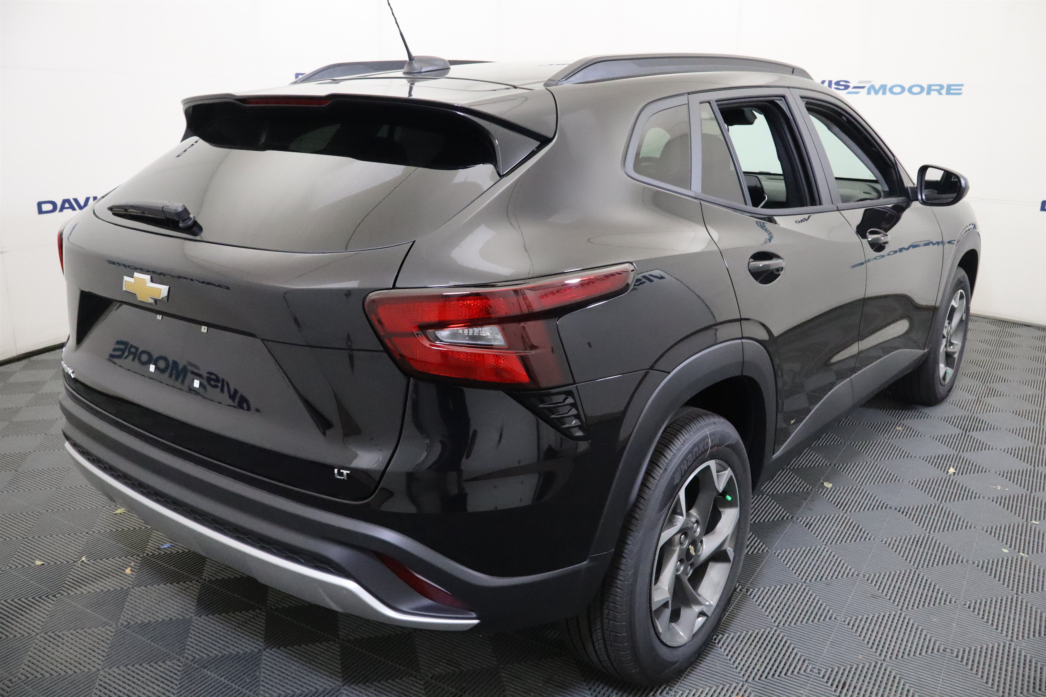 New 2026 Chevrolet Trax LT w/ LT Convenience Package FWD image 6