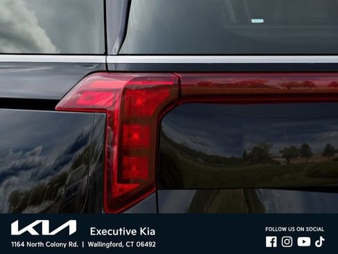 New 2026 Kia Carnival FWD image 11