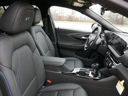 New 2026 Buick Envista Sport Touring w/ Convenience I Package FWD image 9
