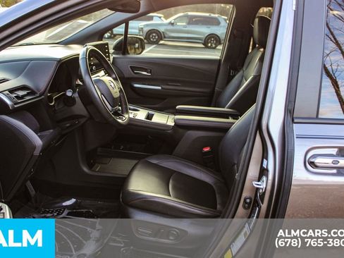 Used 2022 Toyota Sienna XSE image 17