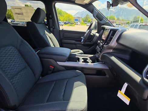 New 2026 RAM 1500 Express AWD/4WD image 31