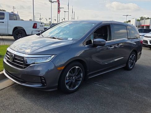 Used 2023 Honda Odyssey Elite image 3
