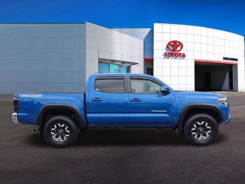 Used 2017 Toyota Tacoma TRD Sport AWD/4WD image 8