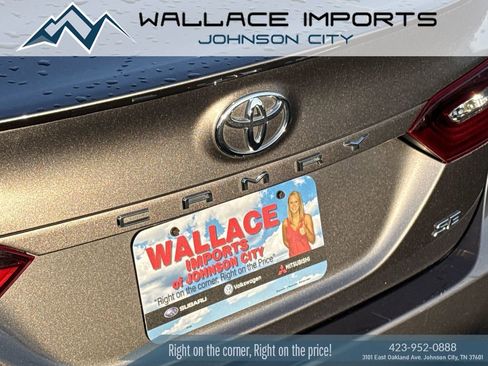 Used 2021 Toyota Camry SE image 10