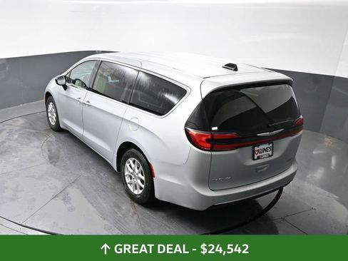 Used 2024 Chrysler Pacifica Touring-L FWD image 51