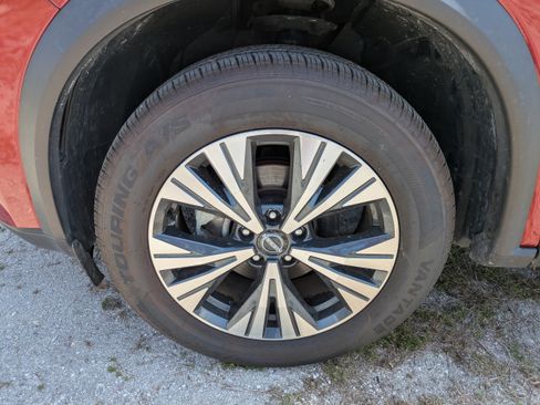 Used 2023 Nissan Rogue SV FWD image 11