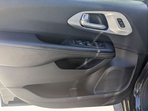 Used 2018 Chrysler Pacifica Limited w/ Advanced Safetytec Group image 15