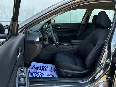 Used 2025 Nissan Altima 2.5 SV image 10