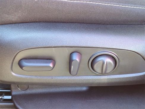 Used 2025 Chevrolet Blazer LT image 12