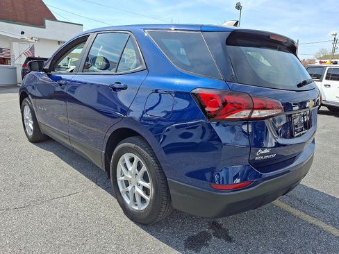 Used 2023 Chevrolet Equinox LS AWD/4WD image 3