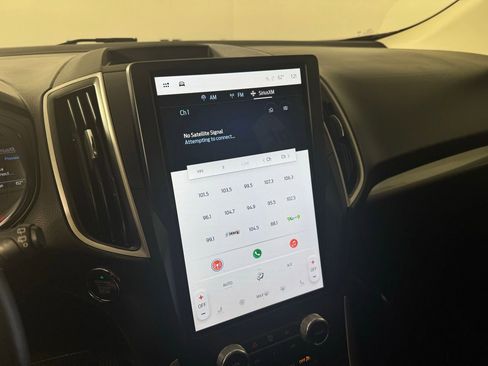 Used 2023 Ford Edge SEL image 16