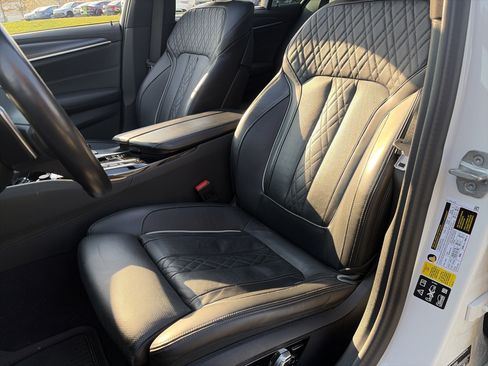 Used 2023 BMW M550i xDrive w/ Executive Package image 20