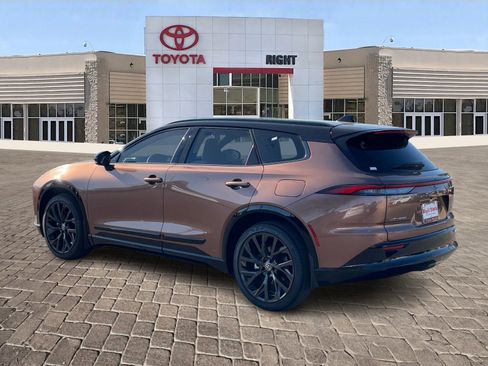 Used 2026 Toyota Crown Signia w/ Advanced Technology Package image 4