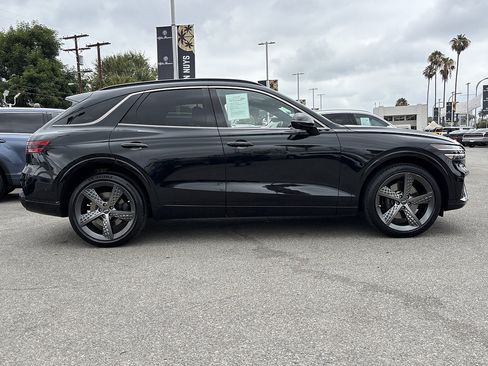 Used 2023 Genesis GV70 2.5T w/ Sport Prestige Package AWD/4WD image 2