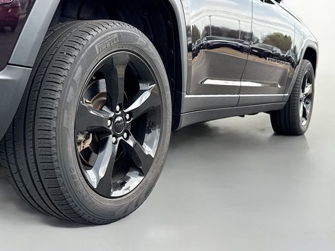 Used 2023 Jeep Grand Cherokee L Limited w/ Luxury Tech Group II AWD/4WD image 16