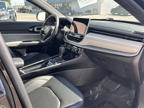 Used 2024 Jeep Compass Limited AWD/4WD image 23