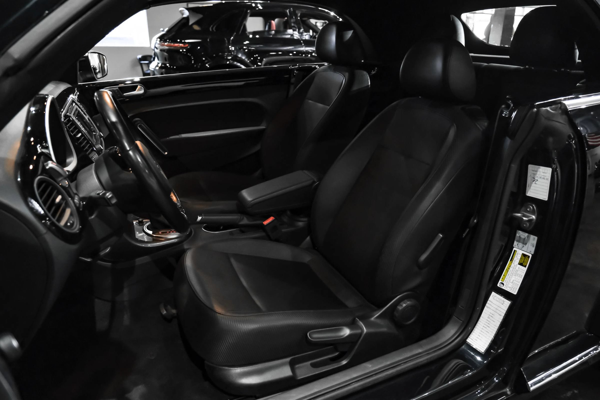 Used 2018 Volkswagen Beetle 2.0T Coast FWD image 32
