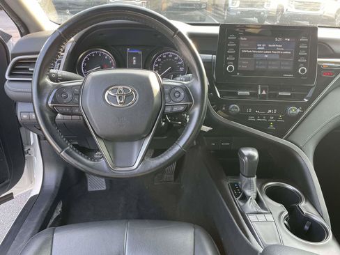 Used 2022 Toyota Camry SE FWD image 13