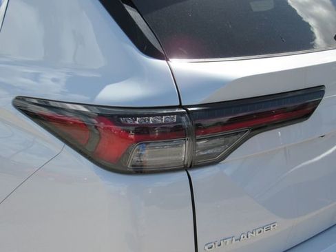 New 2026 Mitsubishi Outlander SE FWD image 14