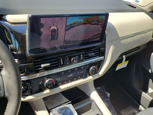 New 2026 Nissan Pathfinder SL FWD image 14