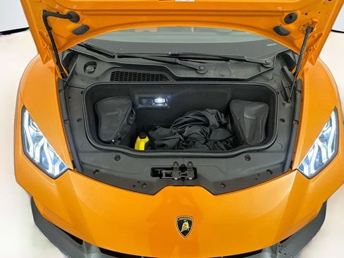 Used 2020 Lamborghini Huracan EVO RWD image 27