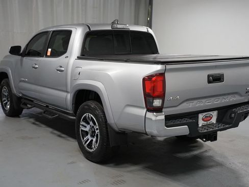 Used 2018 Toyota Tacoma SR5 AWD/4WD image 6