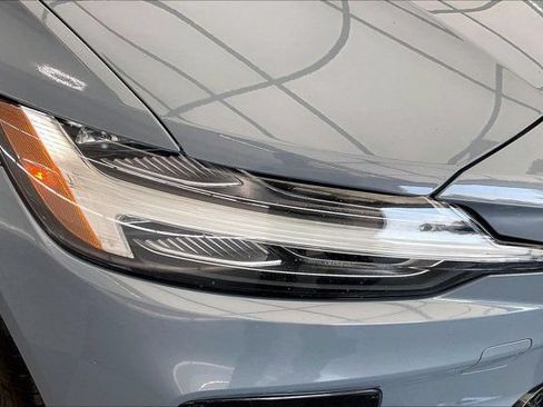 Used 2022 Volvo S60 B5 Momentum FWD image 29