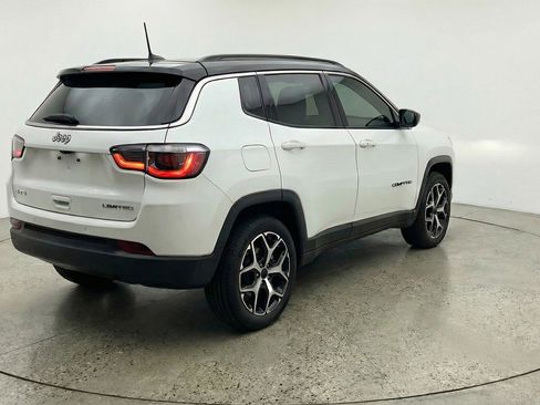 Used 2025 Jeep Compass Limited AWD/4WD image 9