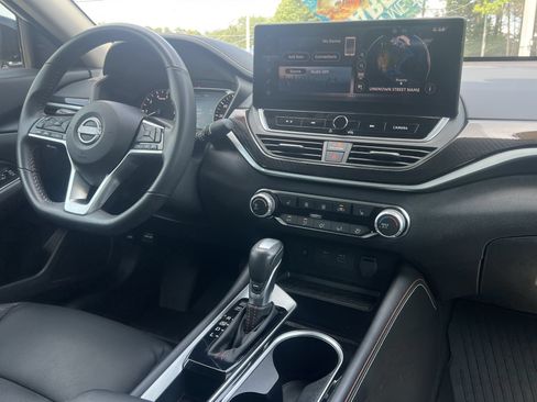 Certified 2024 Nissan Altima 2.5 SR w/ SR Premium Package FWD image 5