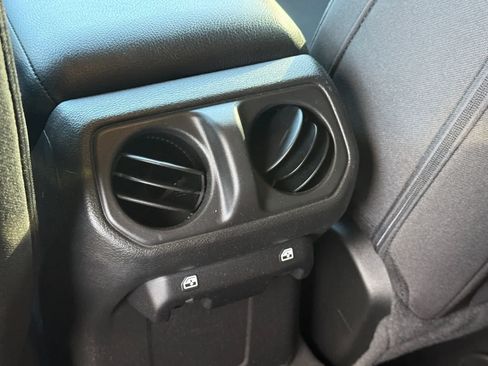 Used 2023 Jeep Wrangler Unlimited Sport AWD/4WD image 10