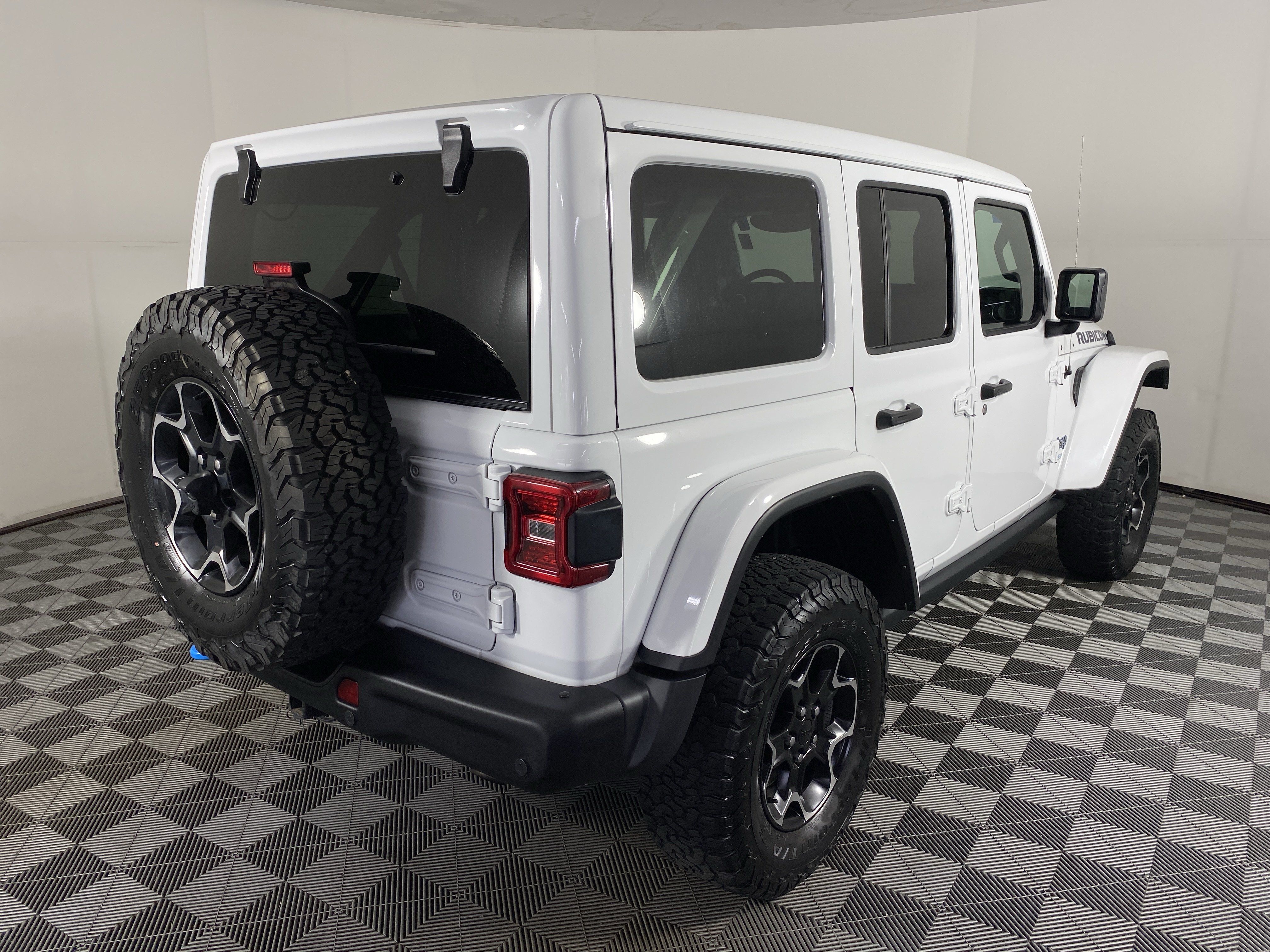 Used 2021 Jeep Wrangler Unlimited Rubicon 4xe w/ Steel Bumper Group AWD/4WD image 9